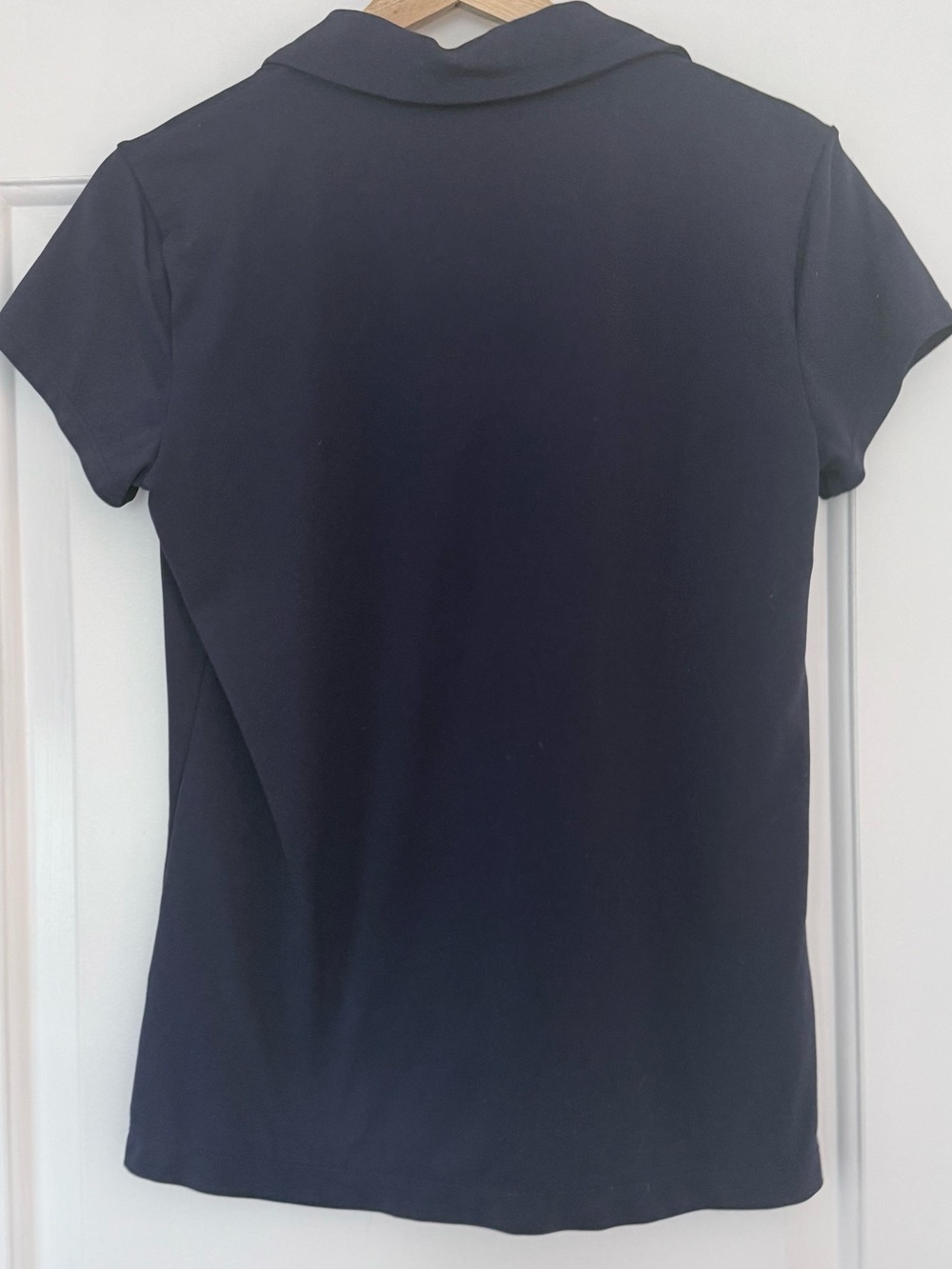 LILLY PULITZER UPF 50+ FRIDA SCALLOPED POLO TOP TRUE NAVY EUC WOMENS MEDIUM - Picture 5 of 6